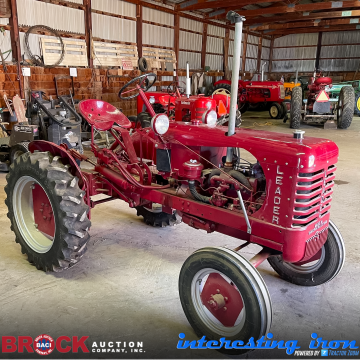 Leader antique tractor Hero image