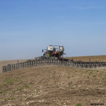 Fendt momentum planter in a field