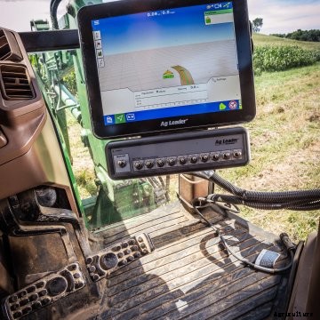 Ag Leader's InCommand 1200 display.