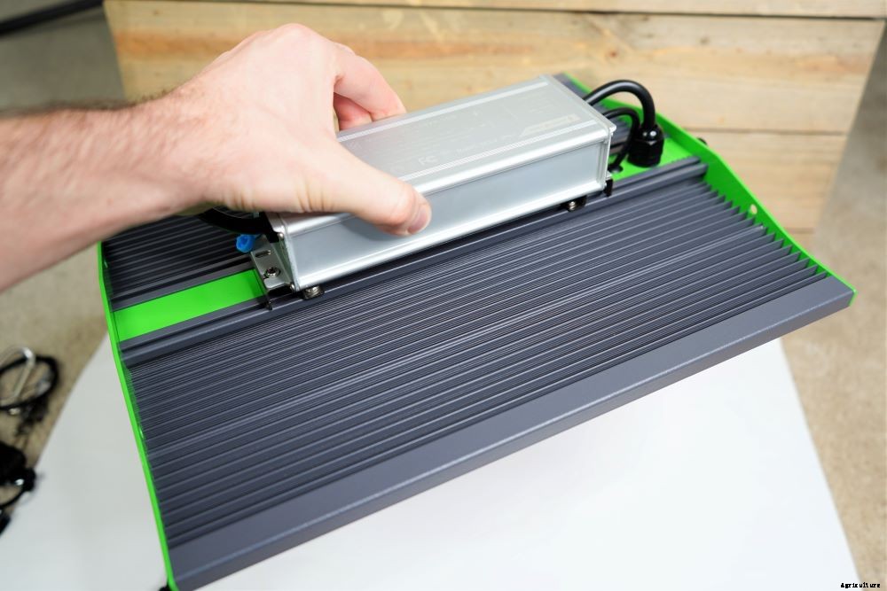 ViparSpectra P1500 LED Grow Light Review