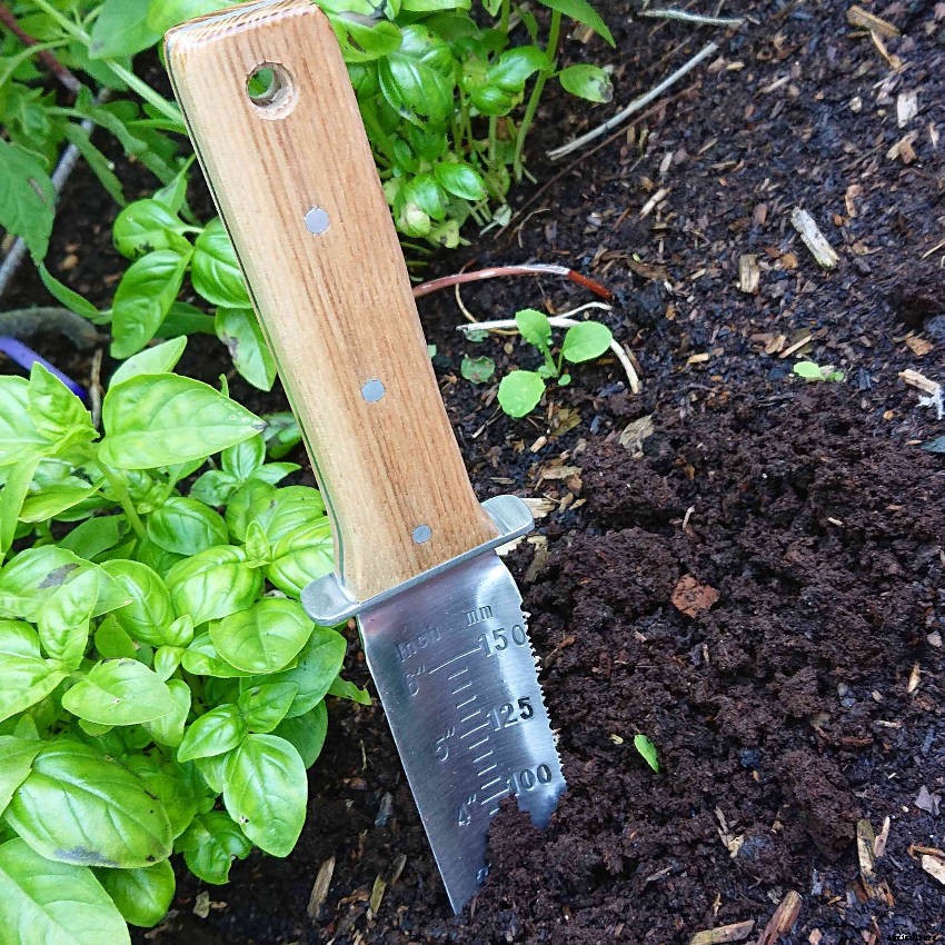 Why a Hori Hori Knife Could Become Your Favourite Hand Tool