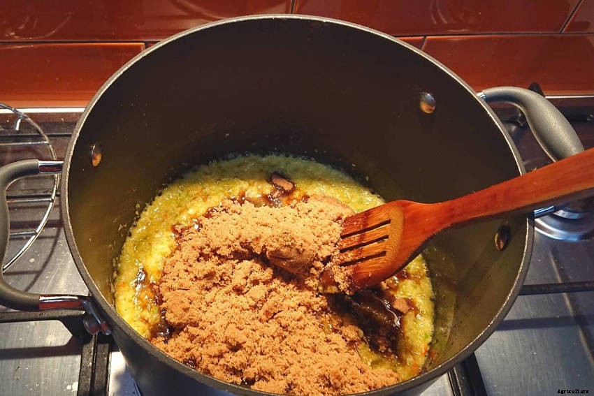 Lets make Tomato & Chilli Relish!