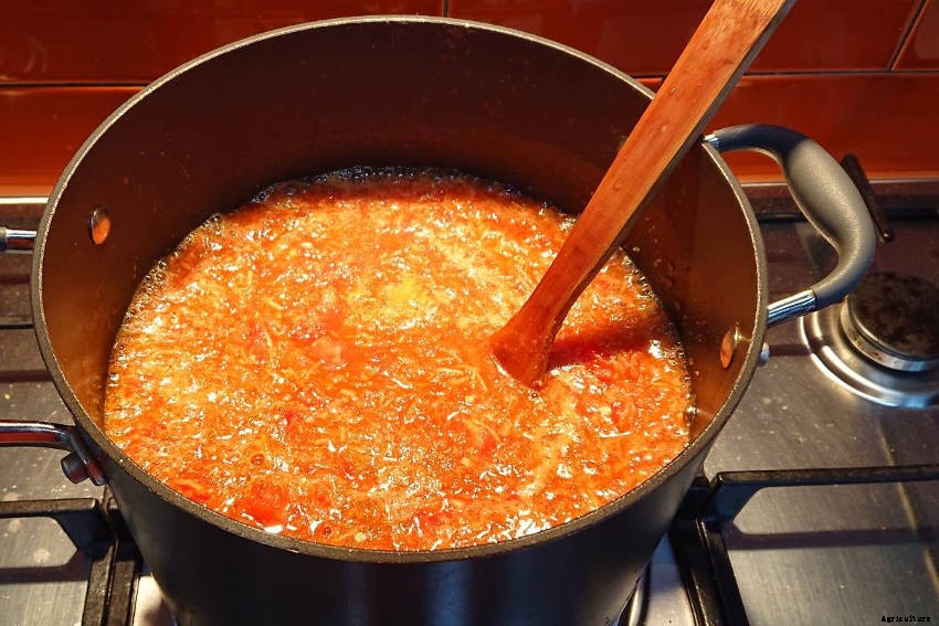 Lets make Tomato & Chilli Relish!