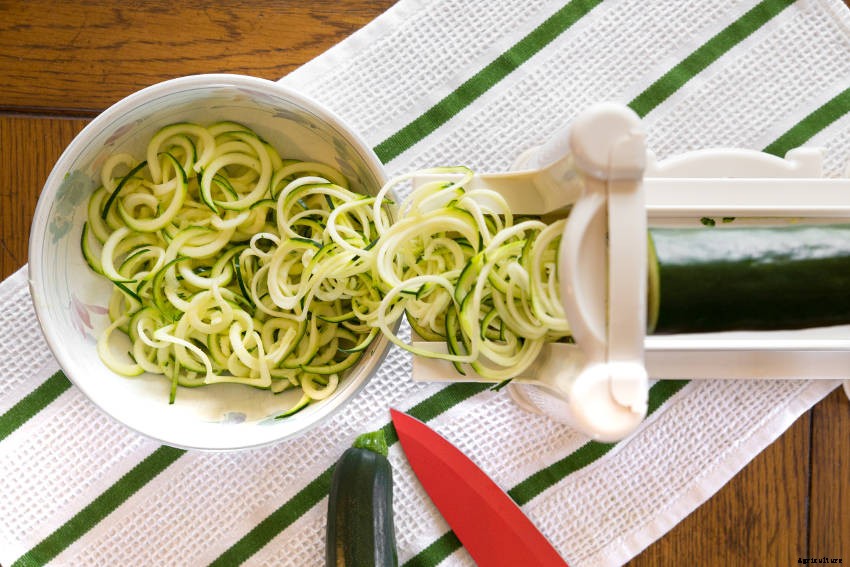 How to Make Zucchini Noodles: Healthy, Tasty, and a Great Way to Deal with a Glut