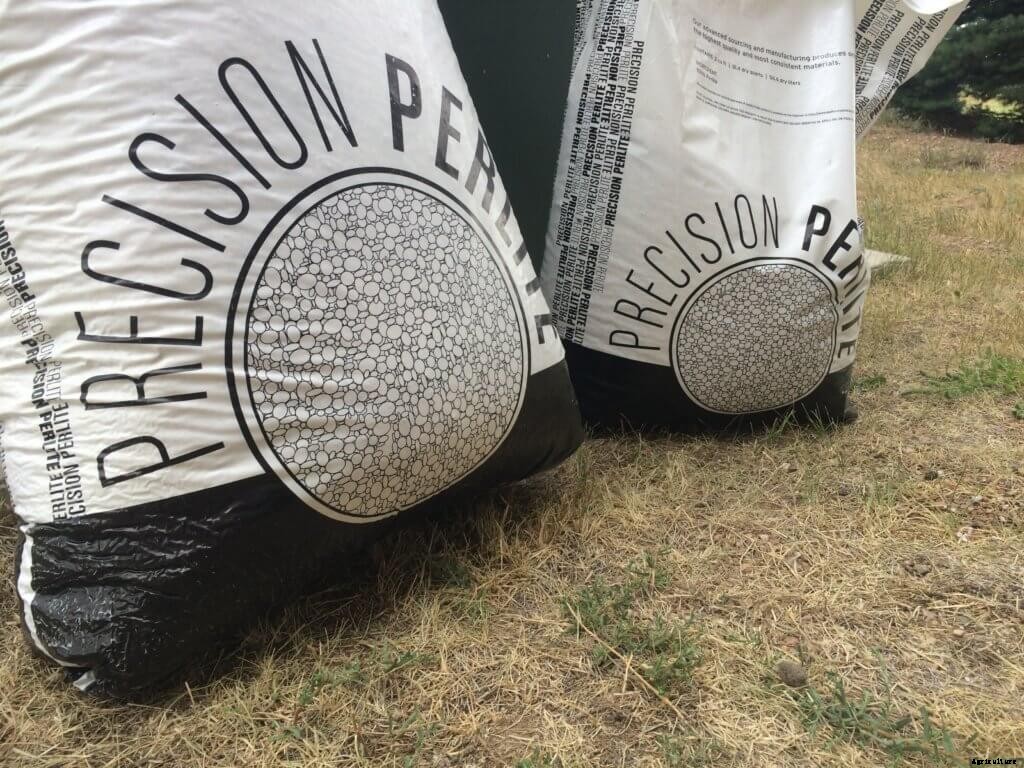 How to Use and Mix Your Own Soilless Potting Mix for Hydroponics