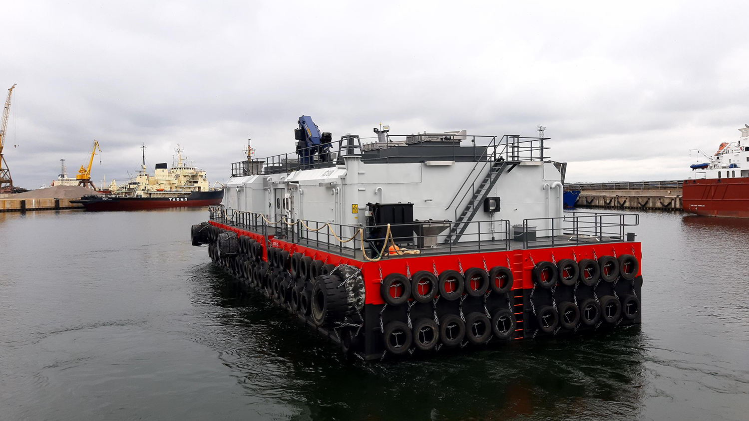 Eidsfjord Sjøfarm acquires AKVA Group’s Rough Weather Feed Barge