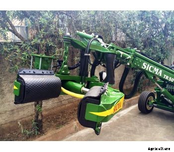 Sicma - Model TR50 - Harvester for olives, nuts  (walnuts, almonds, pistachio, etc.), cherries, plums with trunk shaker