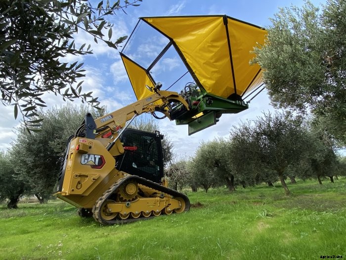 Sicma - Model Skid Steer Loader kit - Harvester for olives, nuts, cherries, plums with trunk shaker (equipped with or without umbrella)