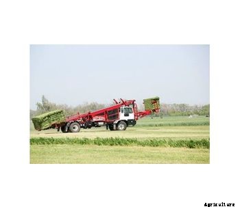 Stinger Stacker - Model 6500 - Self-Propelled Bale Wagon