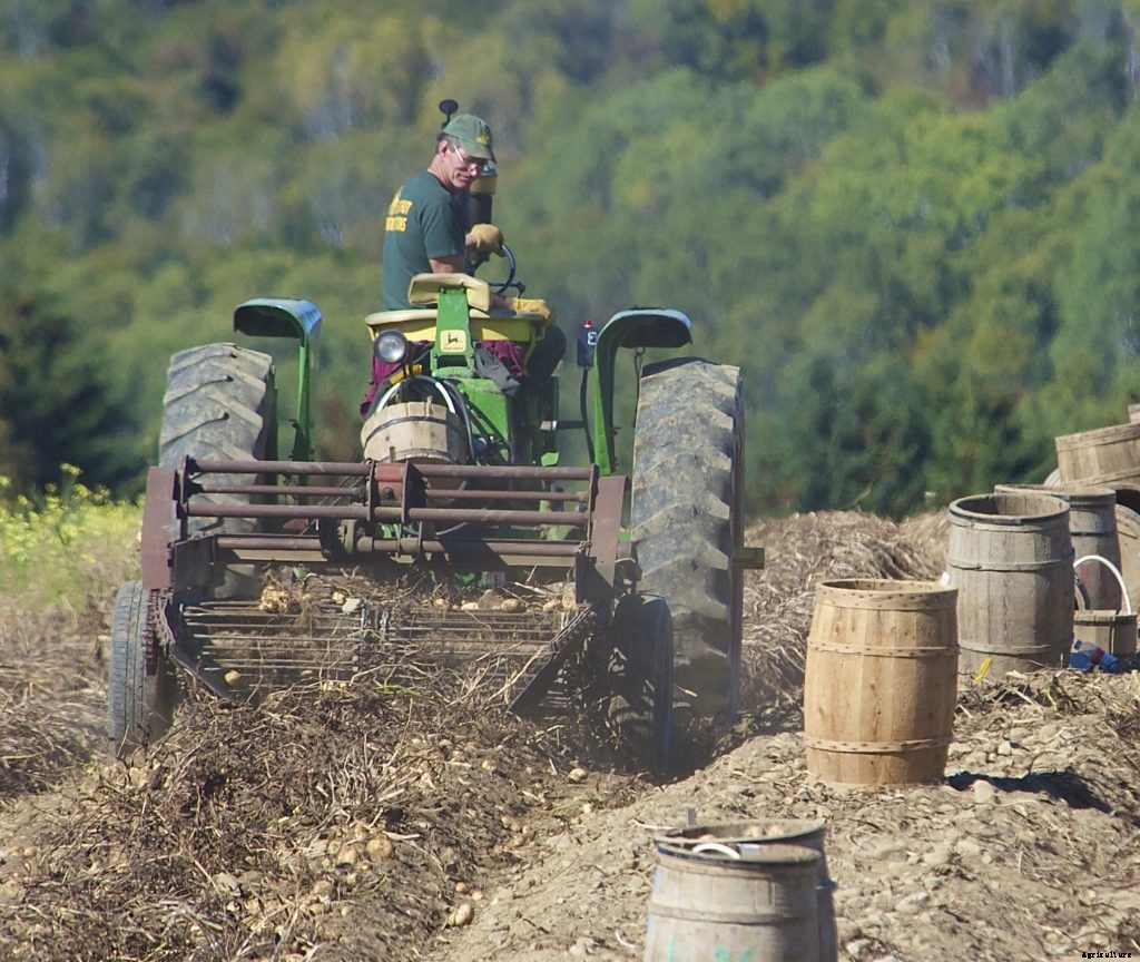 Midwest farmers learning what Maine farmers always knew about old tractors