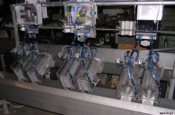 EasyVac - Model 5000 - Automatic Vaccinating by Injection