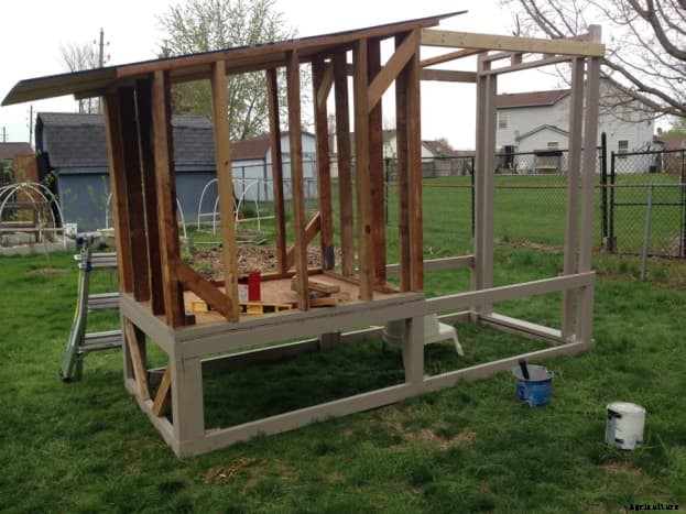 How to Make an Easy DIY Chicken Coop