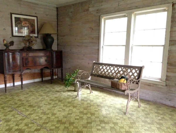 Wait, Who’s Selling This Tennessee Farmhouse? A Horse, of Course!