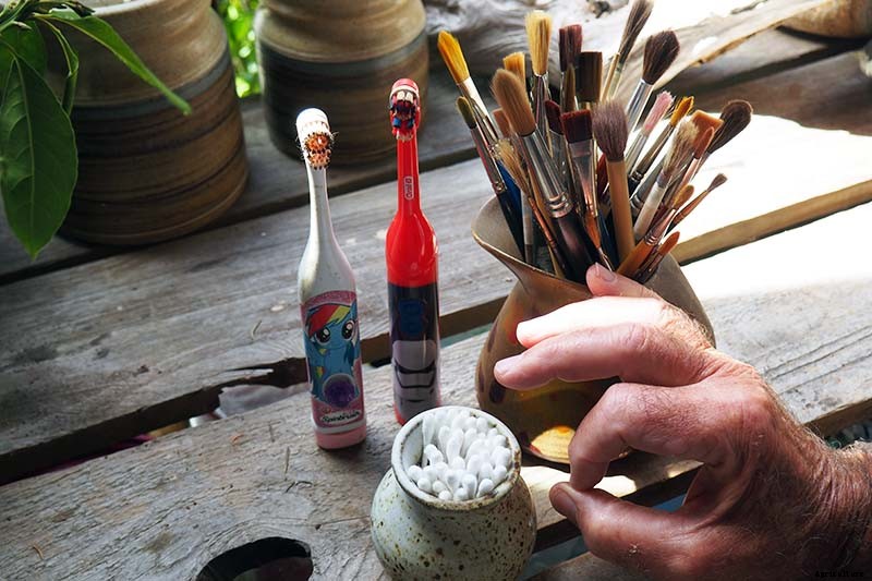 4 Easy Ways to Hand-Pollinate Tomatoes