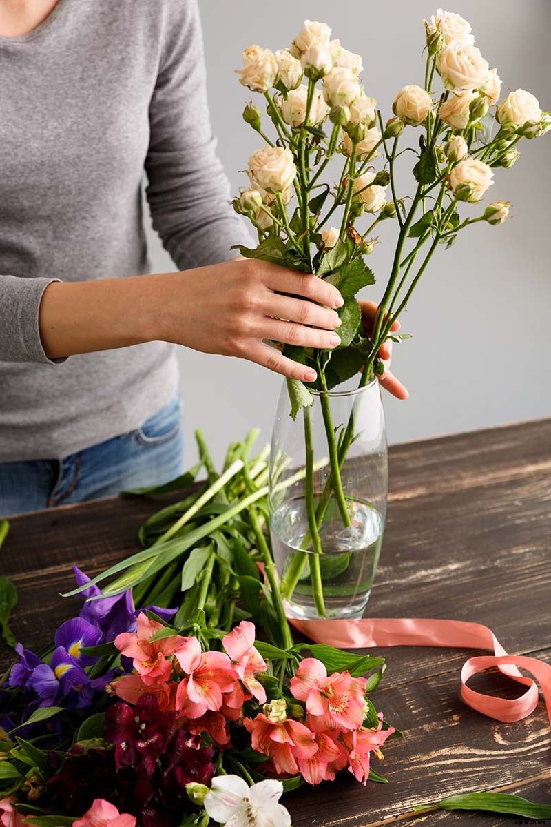 How to Make Your Own Fresh Cut Flower Food