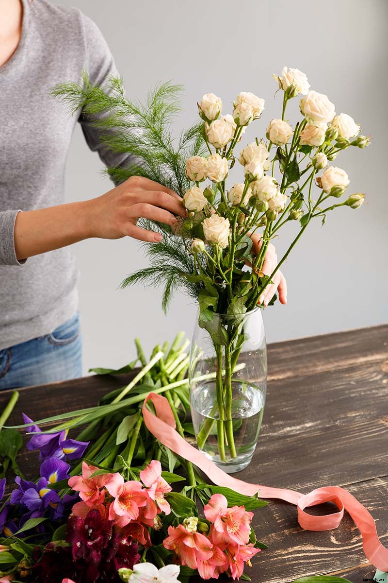How to Make Your Own Fresh Cut Flower Food