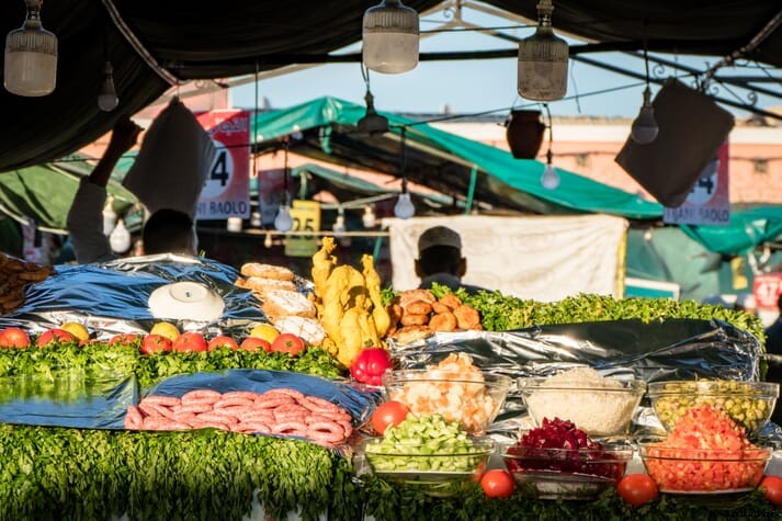 China to phase out live poultry sales at food markets