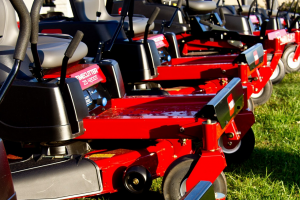 Ariens Ikon x 52 Review: How well does this zero-turn perform?