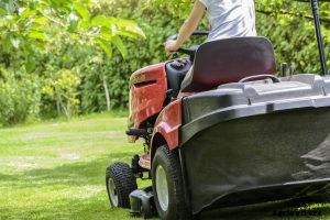 Finding the Best Riding Mower for Small Yard and Lawn Maintenance