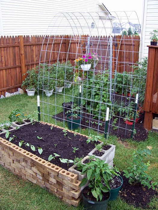 Awesome Use of Space in a Small Backyard Garden