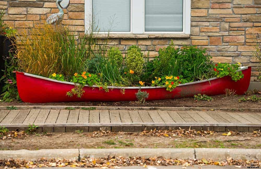 25 Wonderfully Creative Flower Pots & Planters!