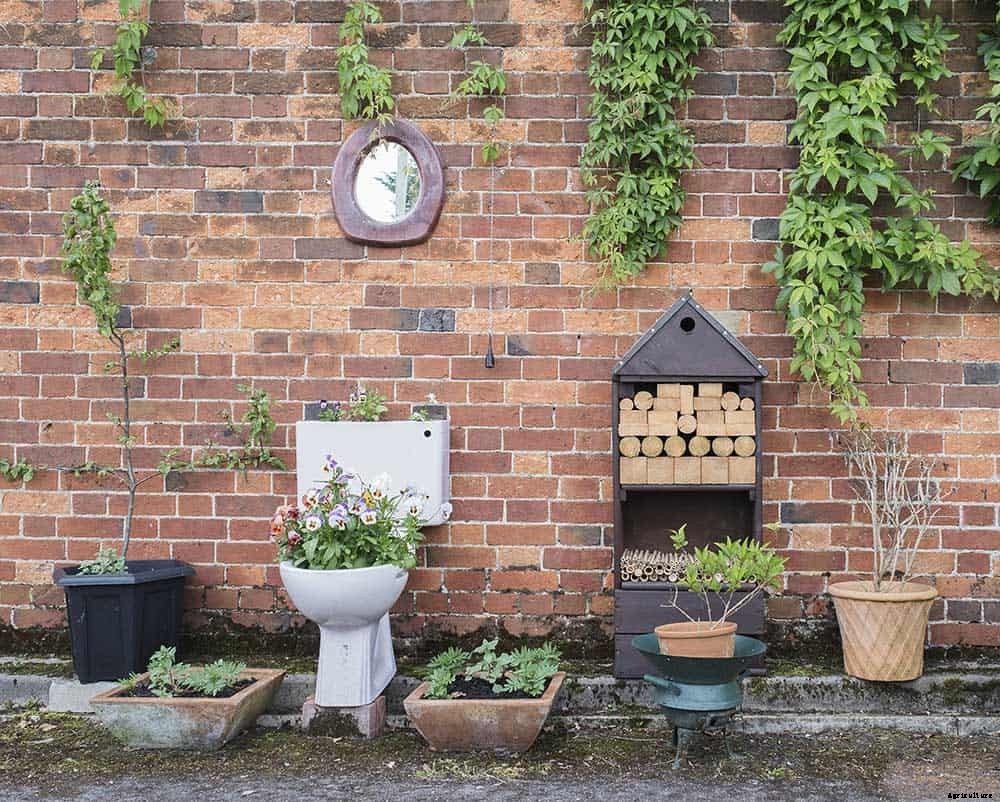 25 Wonderfully Creative Flower Pots & Planters!
