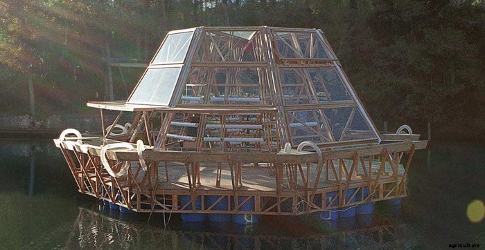 Awesome 750sqft Solar Powered Floating Greenhouse is Pure Genius