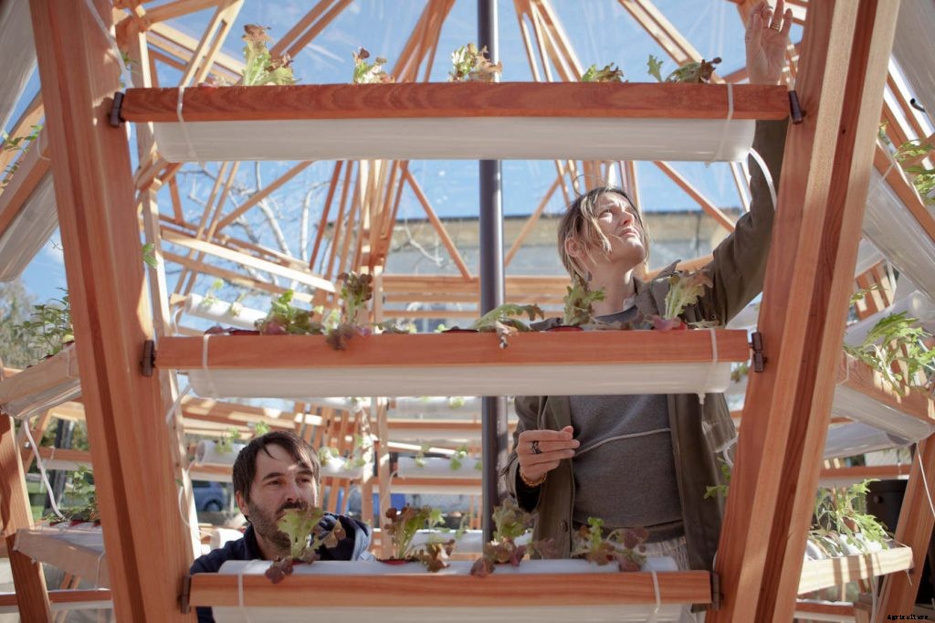 Awesome 750sqft Solar Powered Floating Greenhouse is Pure Genius