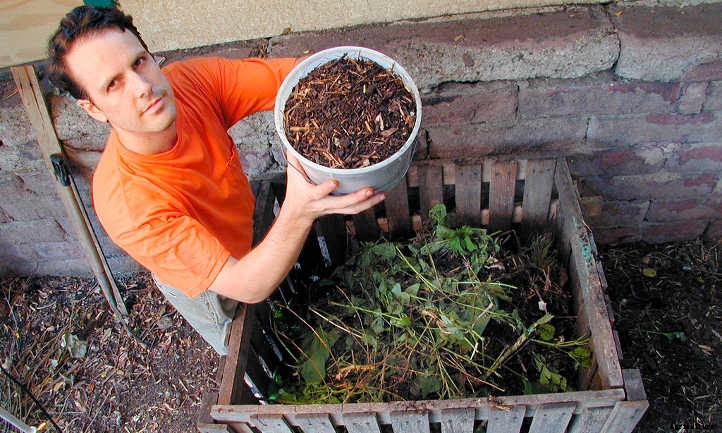 The 12 Best Countertop Compost Bins For 2021