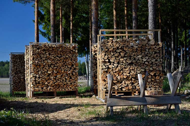 How to Make Firewood Logs from a Fallen Tree