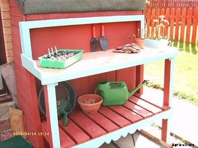65 DIY Potting Bench Plans (Completely Free)