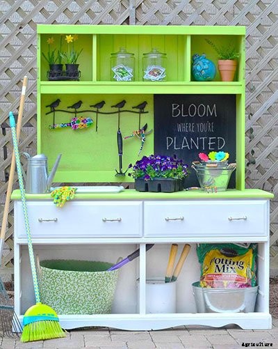 65 DIY Potting Bench Plans (Completely Free)