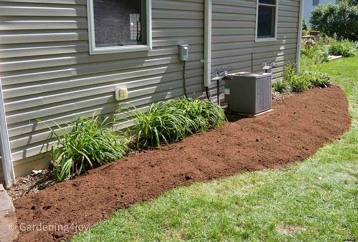 Brilliant method to create new garden beds: Lasagna Gardening