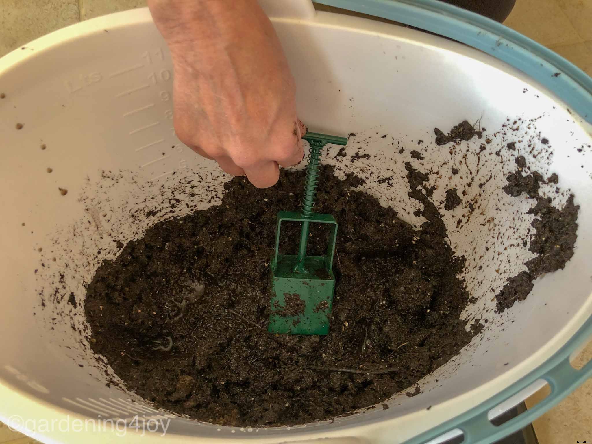 Soil Blocks: A simple approach to starting seeds indoors