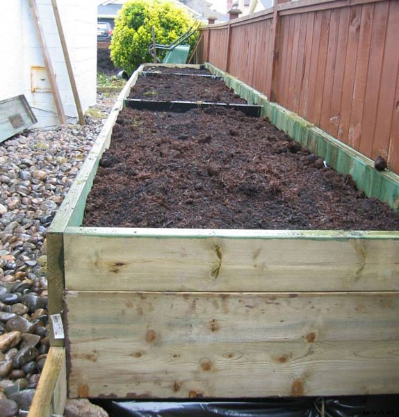 14 Ways to Keep Weeds Out of a Garden