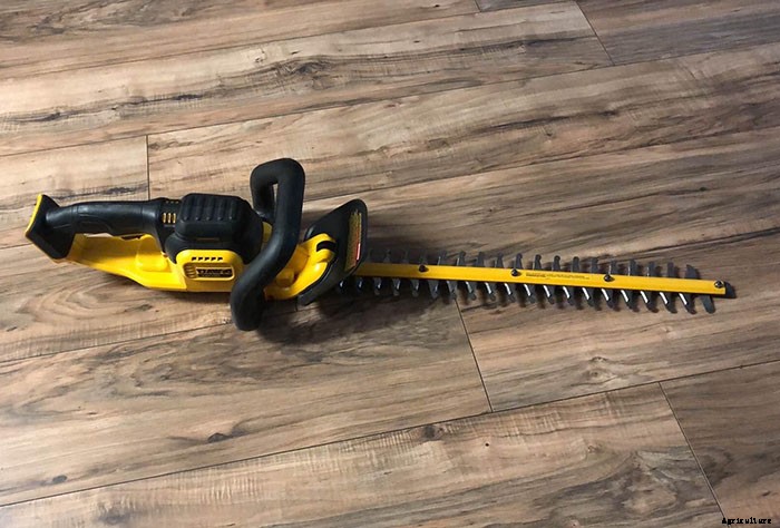 What is the Differences Between Hedge Cutter and Hedge Trimmer