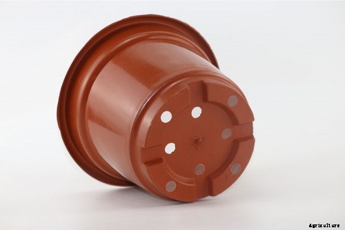 Benefits of Using Plastic Planting and Nursery Pots