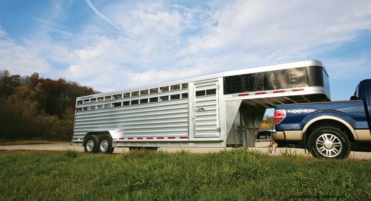 2015 GRIT’s Guide to Raising Farm Animals