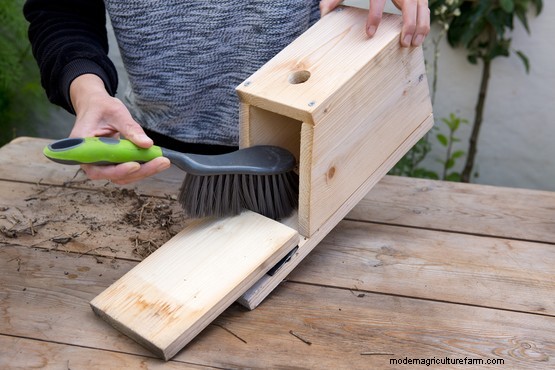 Convert a nest box into a winter roost