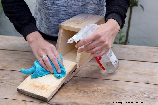 Convert a nest box into a winter roost