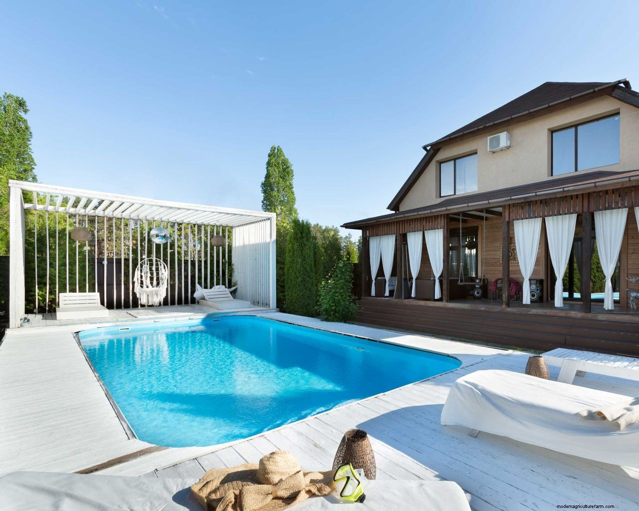 How to get rid of algae in a pool: tackle that unsightly green growth with these tips