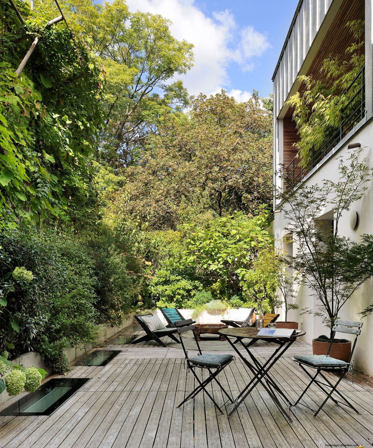 Paint your deck in minutes with this hack that is going viral on social media