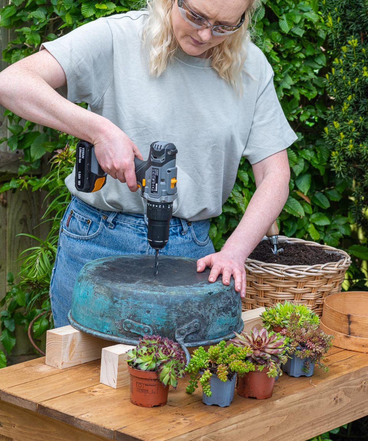 How to plant flowers in pots: step-by-step guide to stunning patio containers
