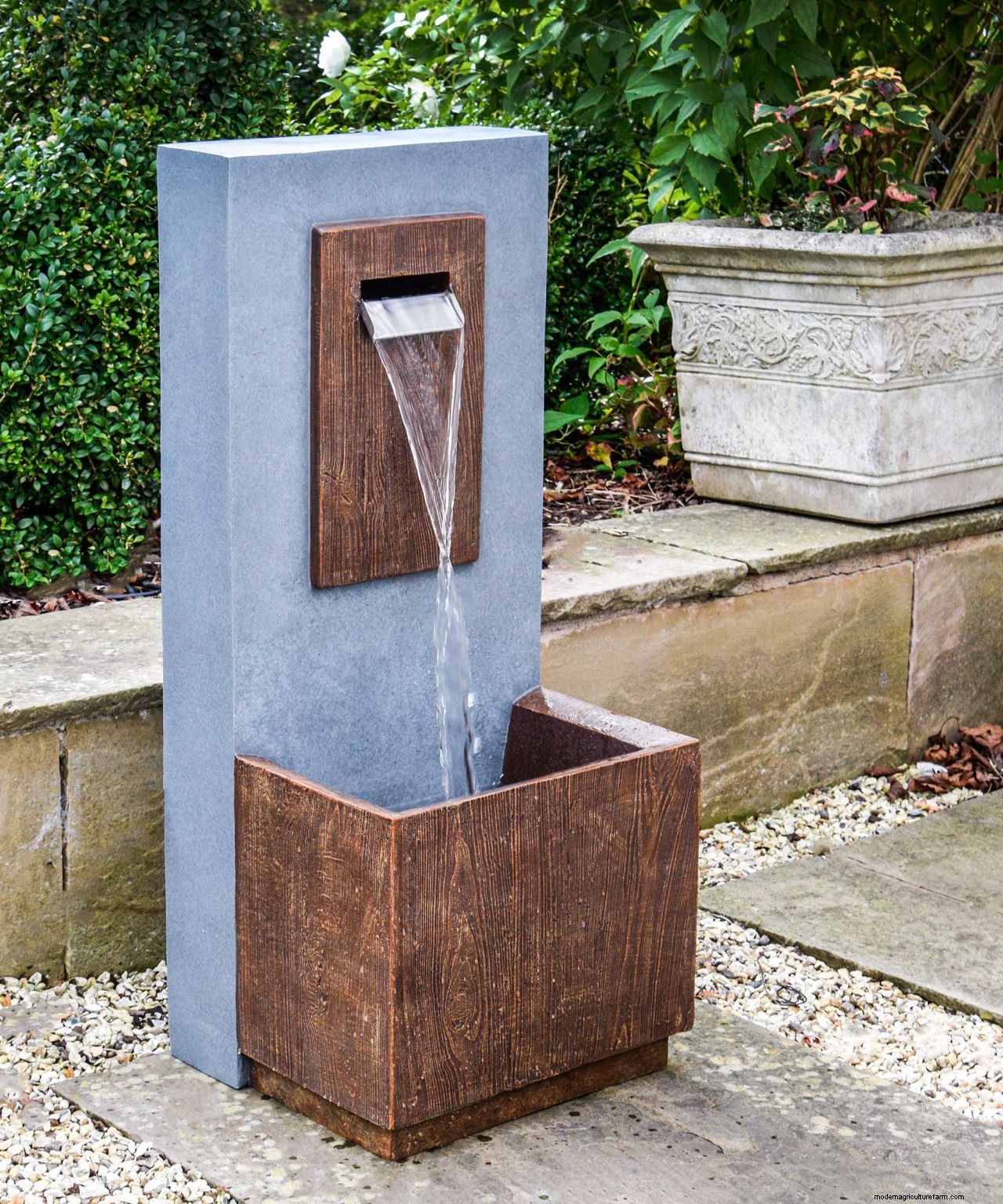How to keep a water feature clean: easy tips for sparkling results