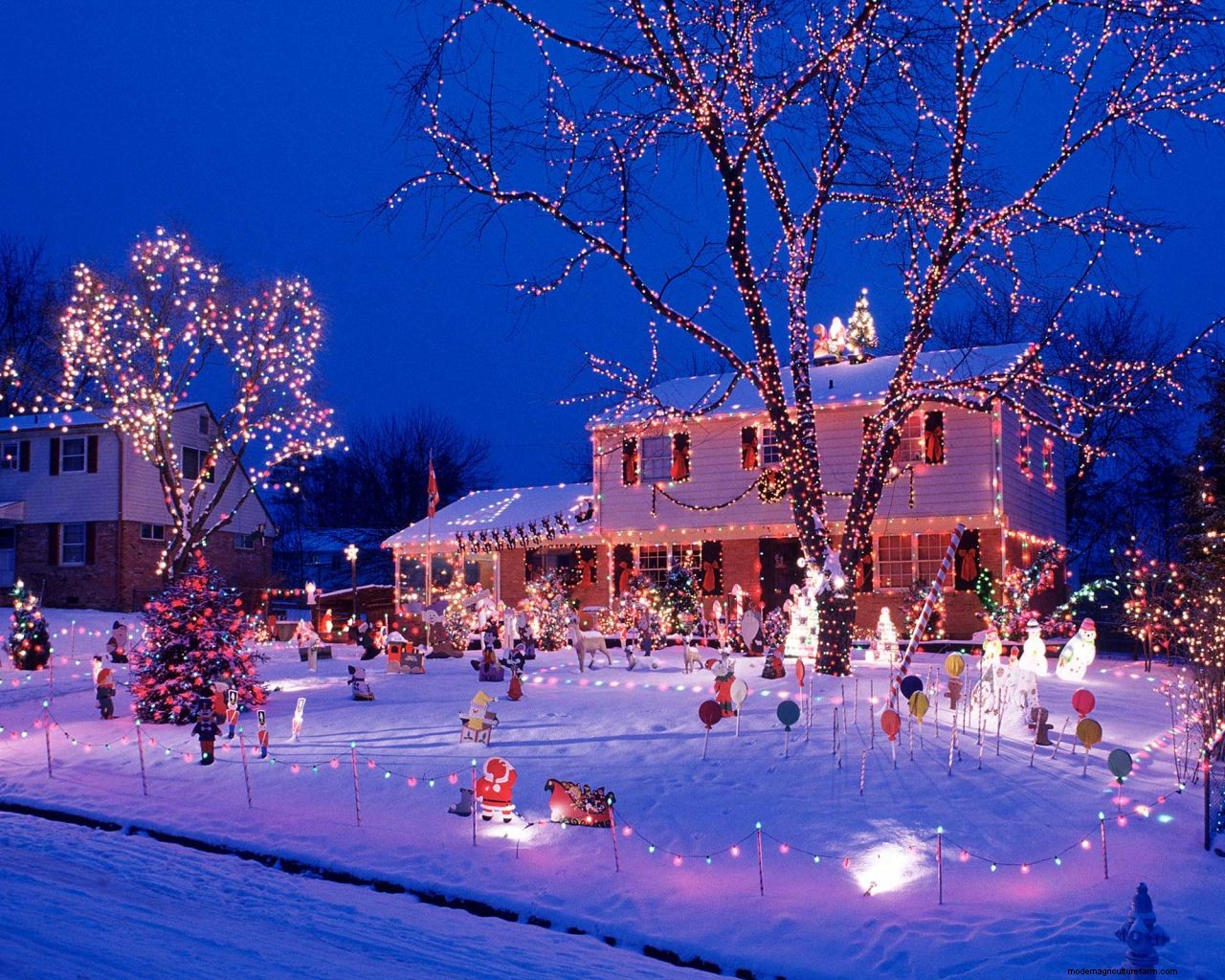 How to put Christmas lights on a house: simple steps for a festive glow