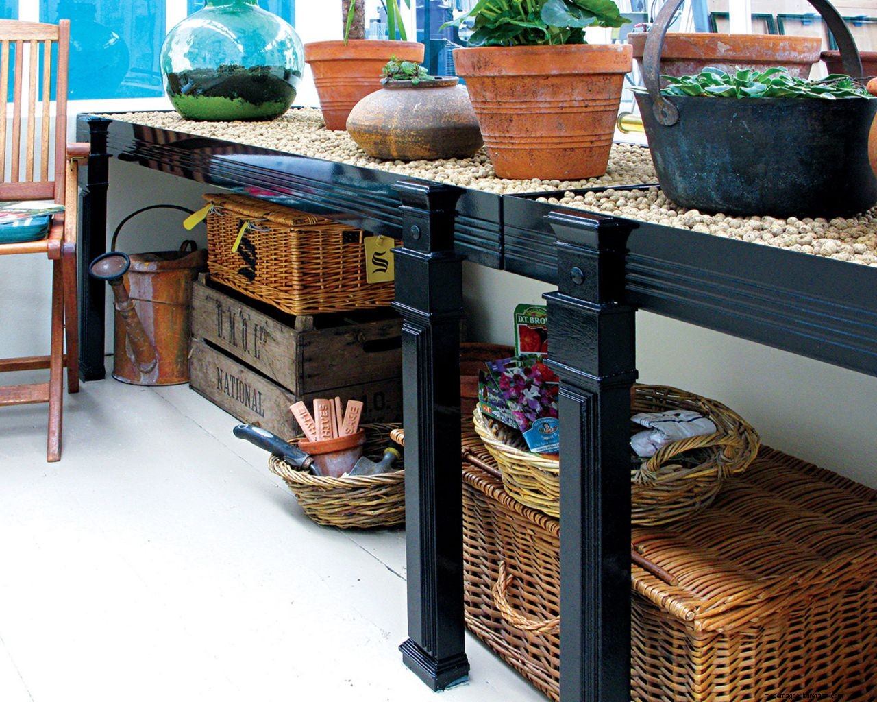 How to organize a greenhouse in 7 easy steps