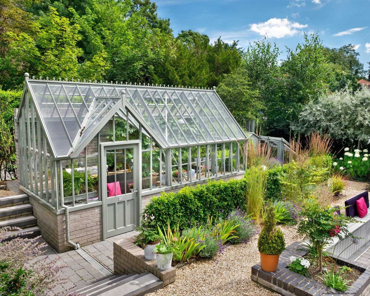 How to use a greenhouse to grow plants, fruit and vegetables