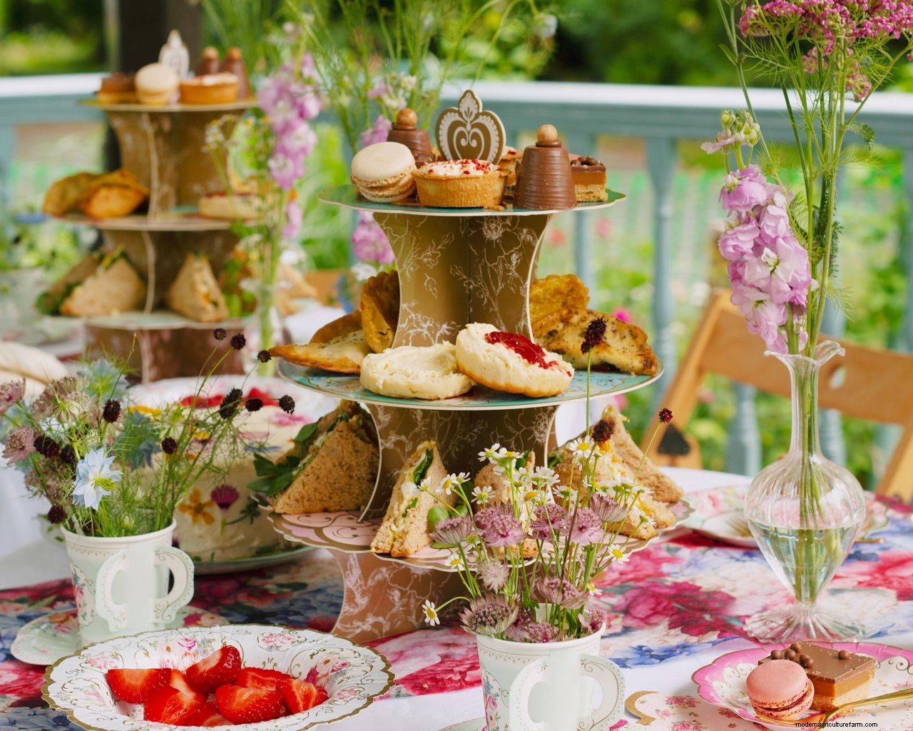 How to throw a garden tea party: simple solutions for a fun get-together