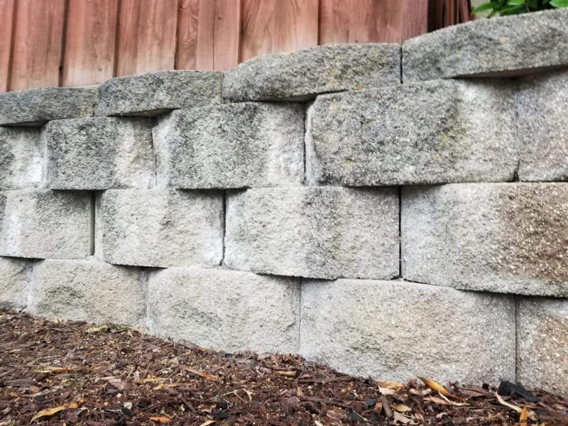 Should A Retaining Wall Be Level?