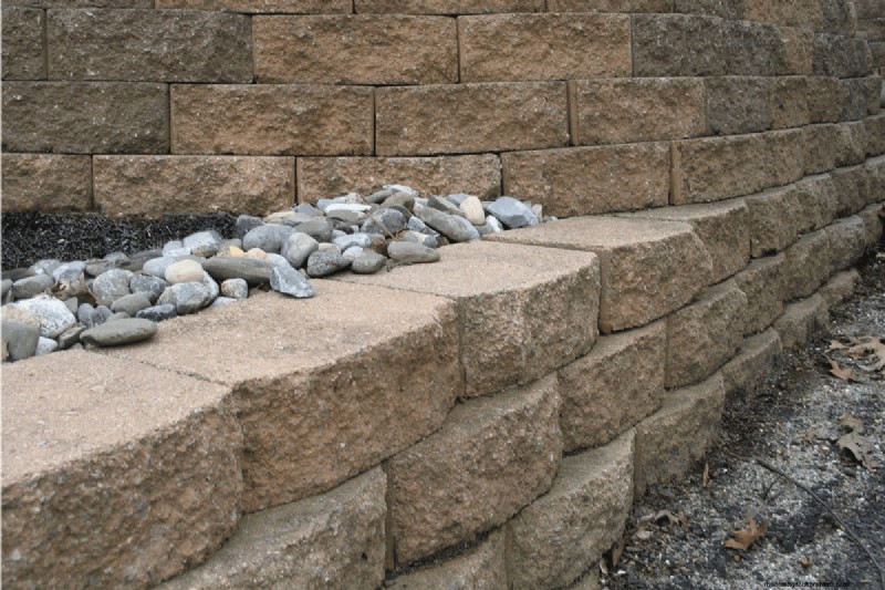 How Much Do Retaining Wall Blocks Weigh?